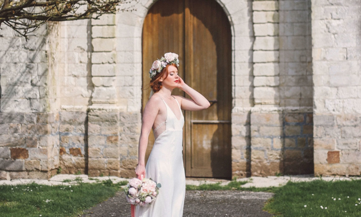 église cérémonie eglise ceremonie fleur mariage coiffure tenue de la mariée délicat rétro