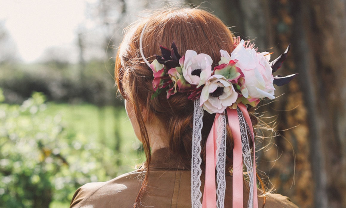 ruban dentelle coiffure mariage nordiste cheveux fleur rose poudré années folles