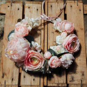 Couronne de fleurs pivoine rose blanc mariage thème romantique bucolique perle Colette bloom couronne flowerpower Mademoiselle Maeva