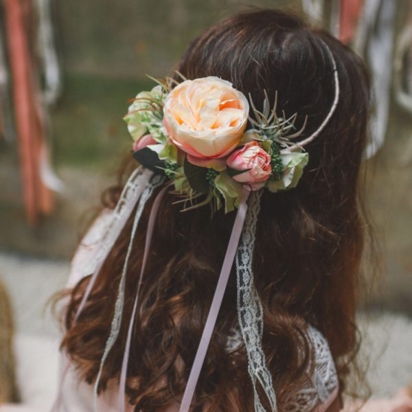 accessoire de tête fleurs pastelles thème vintage romantique enfants d'honneur headband