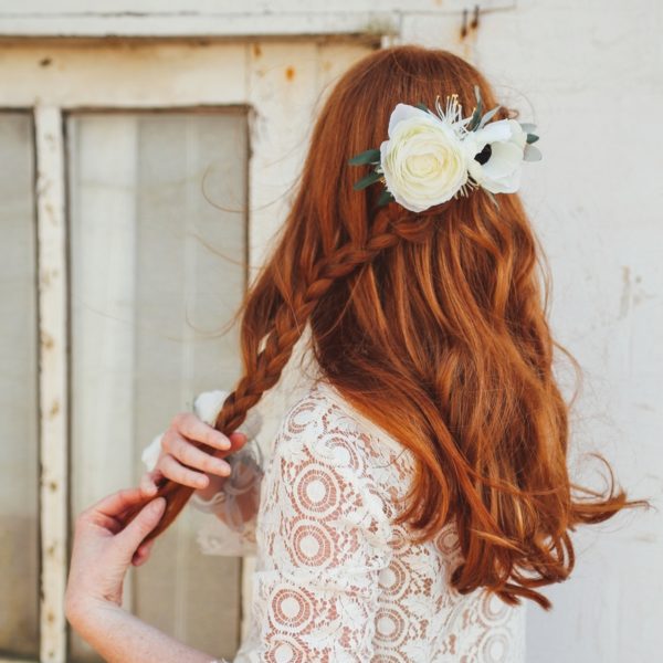 peigne de fleur coiffure renoncule anemone mariage blanc Colette Bloom simplicité