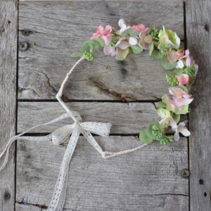 Couronne de fleurs rose poudré mariage coiffure accessoire