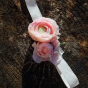 bandeau romantique accessoire petite mariage fleurs rose blanc renoncule Colette Bloom bandeau Mademoiselle Maeva