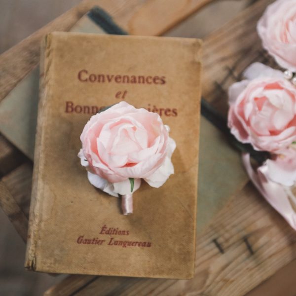 Boutonnière pour costume du marié pivoine rose chic et romantique | Colette  Bloom