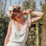 Bracelet fleur rose poudré témoin cortège cérémonie mariage anémone romantique