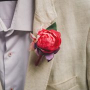 fleur mariage costume homme oeillet pochette mauve framboise vert rose
