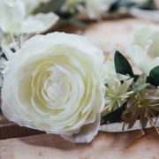 robe de mariée Orlane Herbin couronne de fleurs simplicité blanc gris
