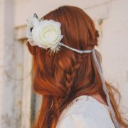 couronne fleur blanche ceremonie ruban dentelle mariée légèreté