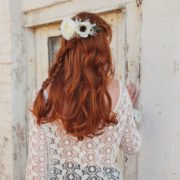 accessoire cheveux peigne fleurs blanches mariage Colette Bloom renoncule pince élégance